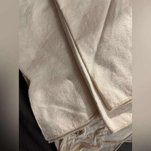 VTG Set of 3 Cream Floral Edge Napkins. Labeled 100 percent Bayonelle - Picture 4 of 7